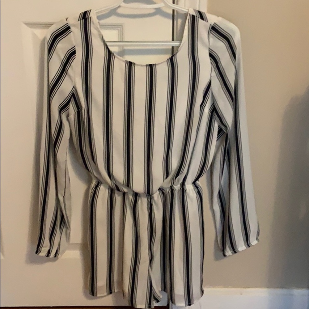 Like NEW! Tie-back romper